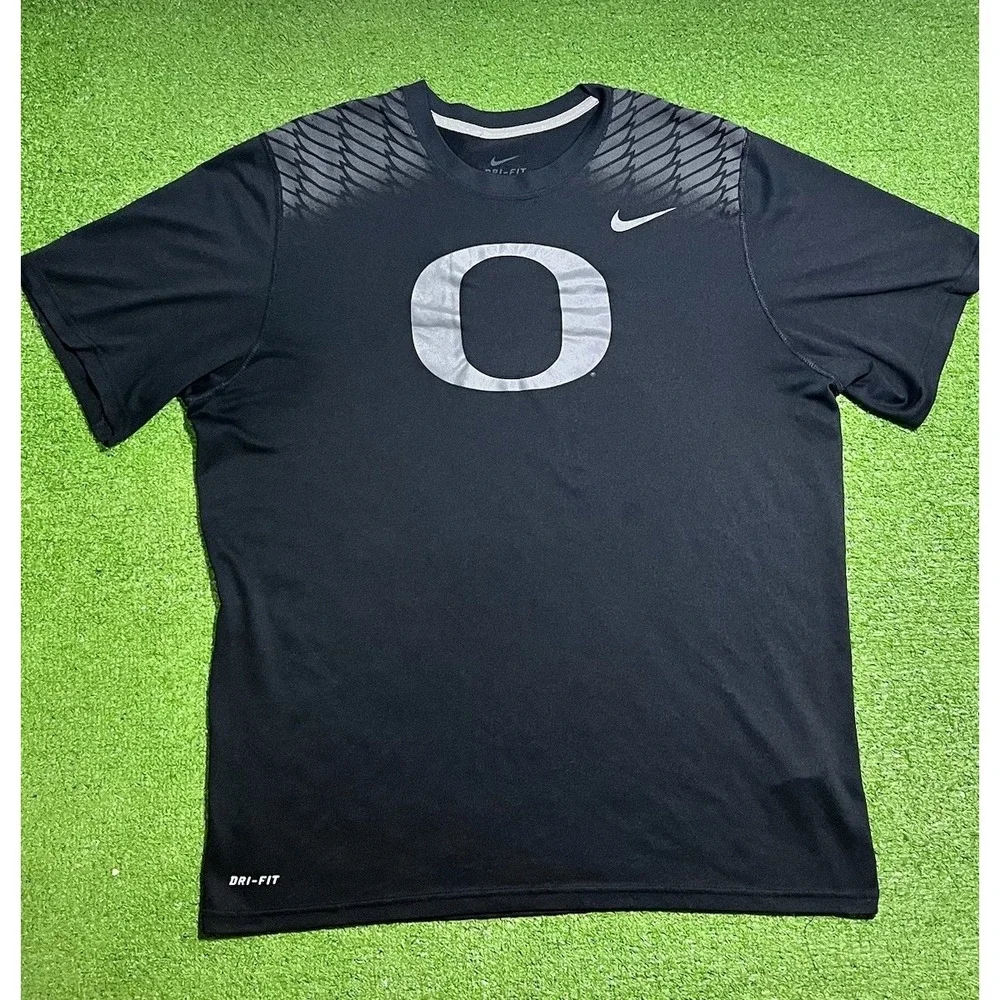 Oregon Ducks Team Issue Shirt LG Nike DriFit ‎ Silver O On Black Shoulder Wings